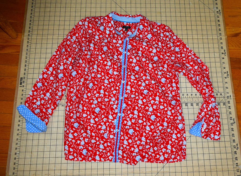 Talbots Blue Red Floral Button Shirt Top Contrast Trim Inner Collar & Cuff Sz L